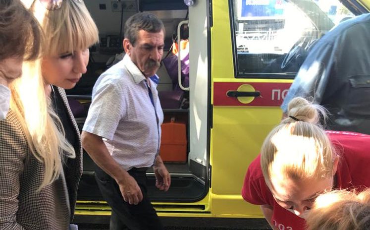 Депутат И. Мысина оказала помощь человеку, попавшему в ДТП рядом с ТЦ "Юбилейный"