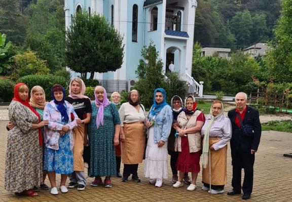 Елена Дорогинина организовала экскурсию членам ТОСа "Голубые Дали" в Троице-Георгиевский женский монастырь