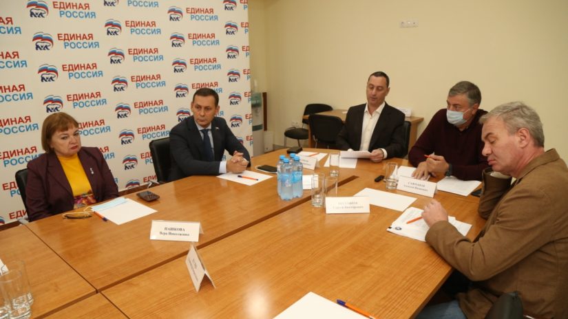Совещание в рамках партийного проекта «Безопасные дороги» прошло в Сочинском местном отделении партии «ЕДИНАЯ РОССИЯ»