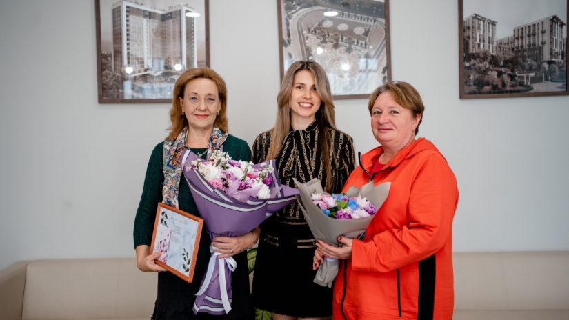 Анна Невзорова поздравила учителей и директоров школ избирательного округа «Завокзальный» с прошедшим профессиональным праздником.