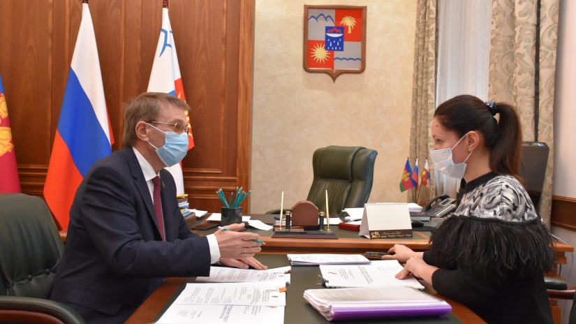 Председатель Городского Собрания Сочи Виктор Филонов провел встречу с депутатом Светланой Ермиловой
