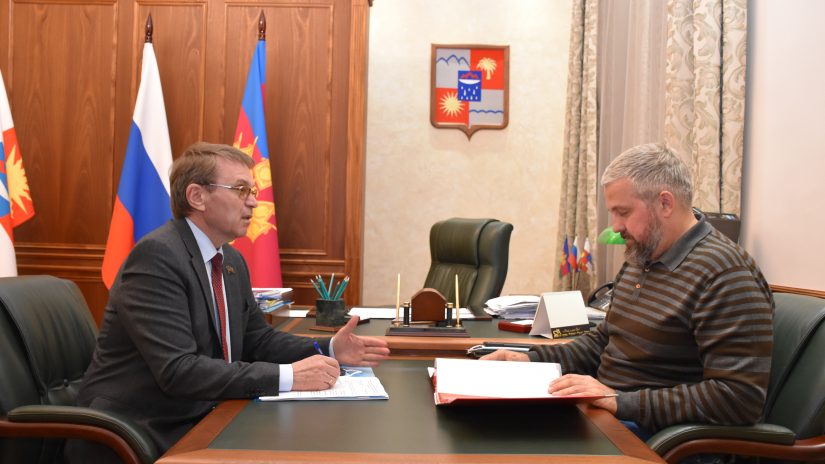 Председатель Городского Собрания Сочи Виктор Филонов провел встречу с депутатом Александром Бурляевым