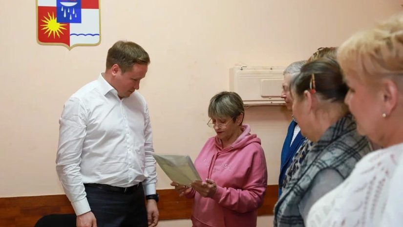 Антон Денисов провёл встречу с членами ТОС «Хоста»