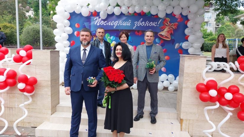Депутаты поздравили выпускников Сочи с последним звонком