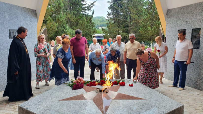 Депутаты Городского Собрания Сочи приняли участие в акции «Свеча памяти»