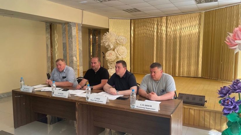 Владимир Елединов принял участие в сходе граждан микрорайона Кудепста