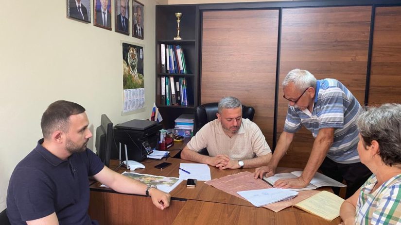 Депутат Сос Мартиросян провел очередной приём граждан в микрорайоне Веселое