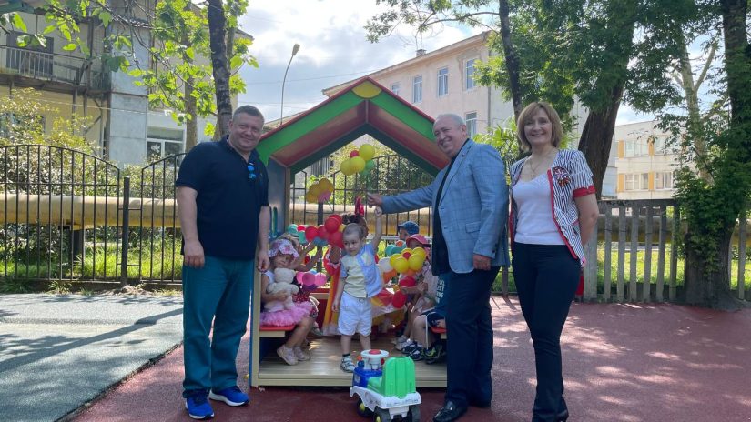 Владимир Елединов и Александр Захаров приняли участие в мероприятиях детского сада № 9, приуроченных ко Дню России
