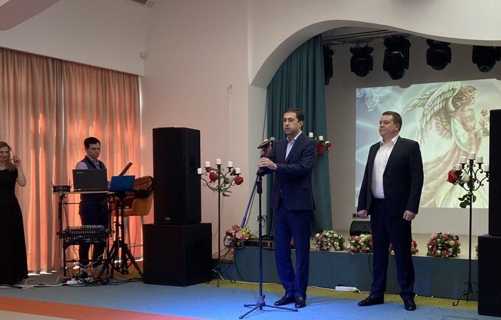 Заместитель председателя Городского Собрания Сочи Темур Эйнатов поздравил работников социальной сферы с профессиональным праздником