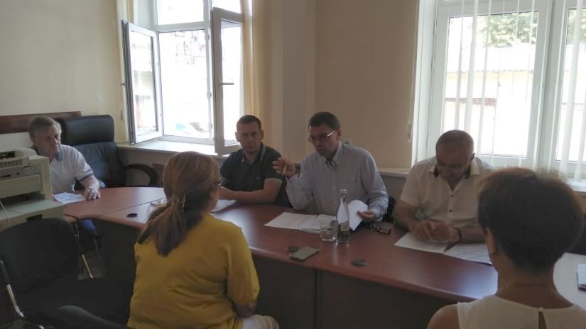Депутаты Виктор Филонов и Павел Афанасьев  провели  в мкр. Лазаревское прием граждан