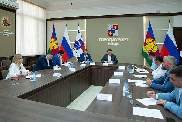 Глава Сочи Алексей Копайгородский провел рабочую встречу с депутатами Лазаревского района