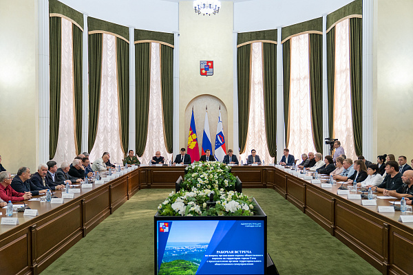 Глава Сочи Алексей Копайгородский провел встречу с председателями органов территориального общественного самоуправления и участковыми уполномоченными
