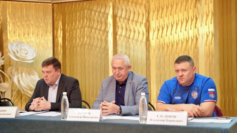 Владимир Елединов и Александр Захаров приняли участие в сходе граждан микрорайона Кудепста