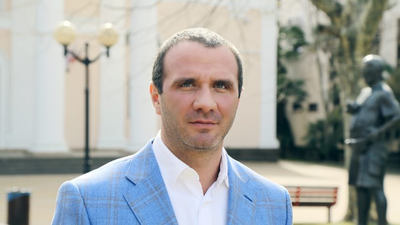 Сегодня свой день рождения празднует депутат Городского Собрания Сочи Роман Кирюшин