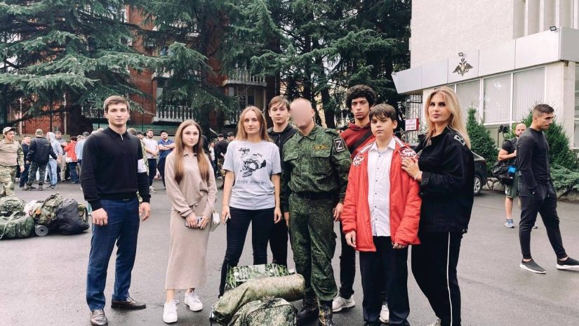 Молодежный парламент при Горсобрании и Молодая Гвардия Единой России торжественно проводили мобилизованных солдат