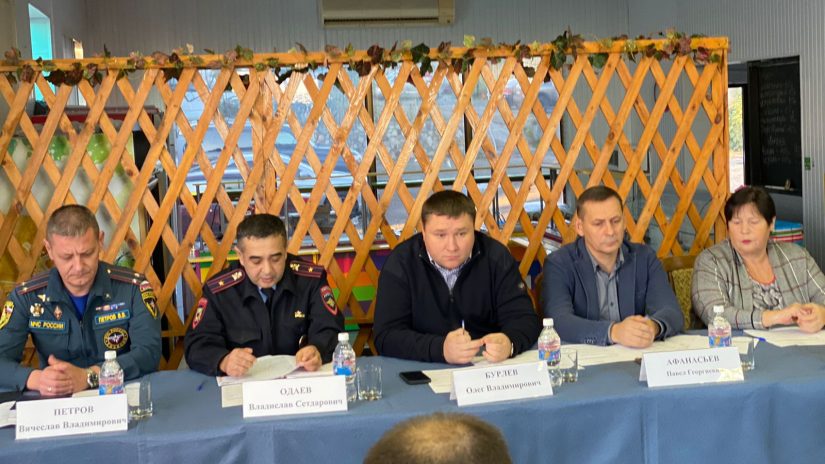 Павел Афанасьев принял участие в сходе граждан п.Магри