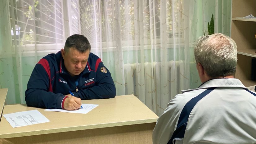 Владимир Елединов провёл приём граждан в микрорайоне Искра