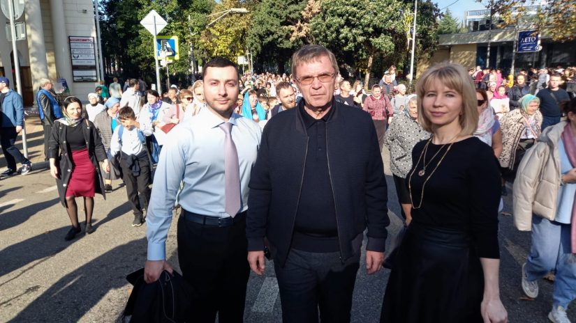 Председатель Городского Собрания Сочи Виктор Филонов принял участие в Крестном ходе