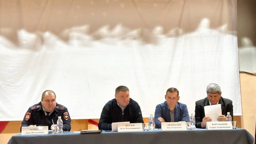 Павел Афанасьев принял участие в сходе граждан в мкр. Голубая Дача
