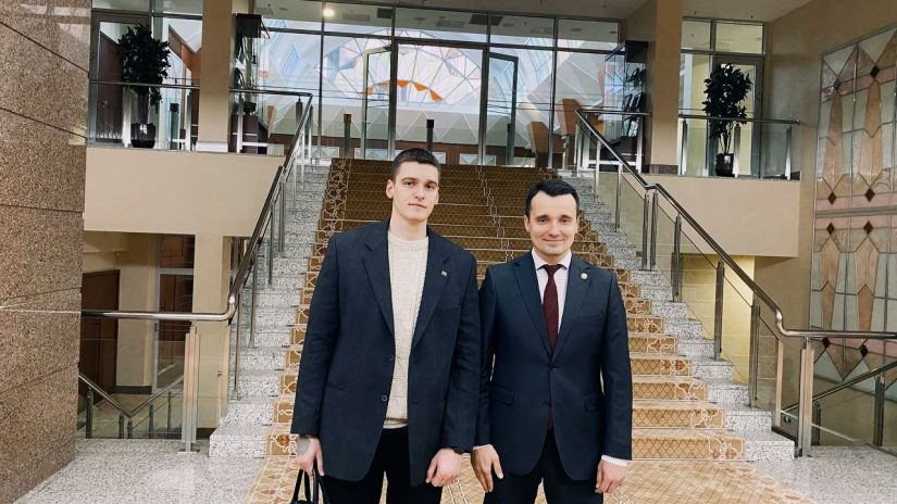 Представитель Молодежного парламента Сочи Даниил Путько принял участие в парламентских дебатах,которые состоялись в стенах Государственного Совета Республики Татарстан