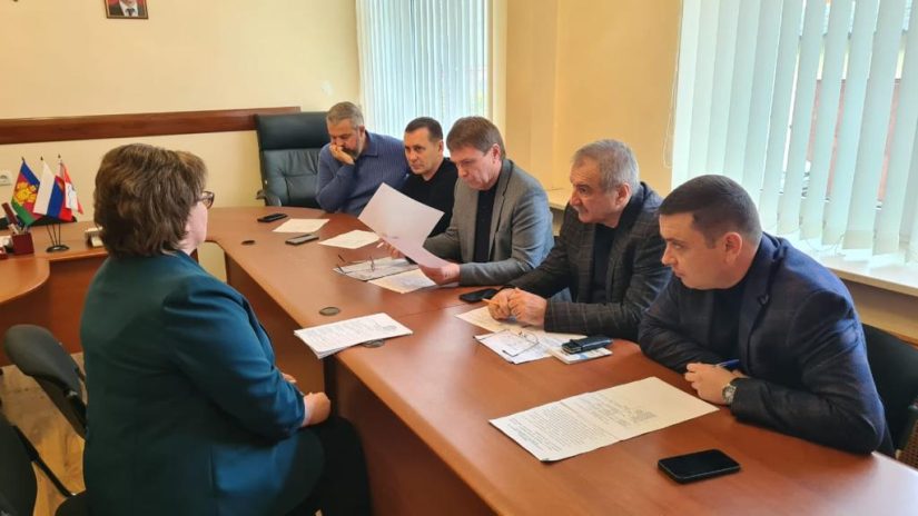Депутаты избирательного округа «Лазаревский»  провели прием граждан