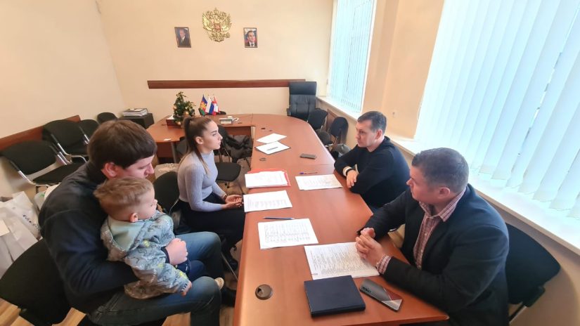 Павел Афанасьев в поселке Лазаревское провел плановый прием граждан по личным вопросам