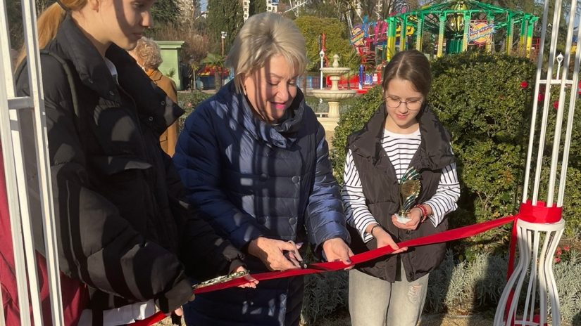 Ольга Лиодт открыла в парке Ривьера фонтан для пернатых
