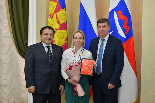 Депутат Городского Собрания Сочи Родион Цырульник наградил лучших спортсменов курорта в 2022 году