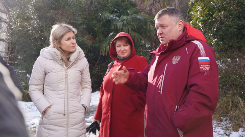 Владимир Елединов и Александр Захаров провели выездной приём граждан в посёлке Кудепста