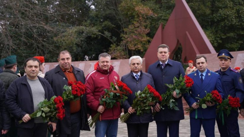Депутаты Городского Собрания Сочи поздравили ветеранов и приняли участие в акциях ко Дню защитника Отечества