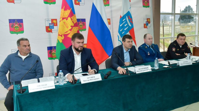 Константин Офлиди и Константин Сыпало приняли участие в сходе граждан Молдовского сельского округа