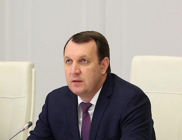 Сегодня свой день рождения отмечает руководитель администрации Республики Адыгея Владимир Свеженец