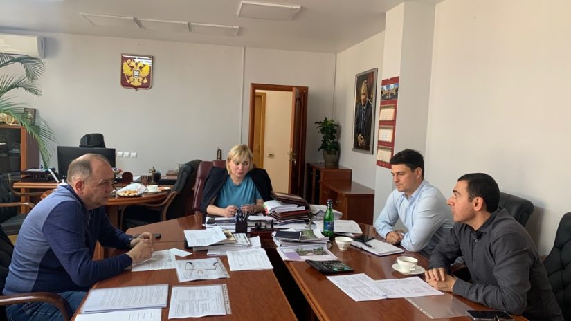 Депутаты Новосочинского округа обсудили выполнение наказов с главой Центрального района Сочи