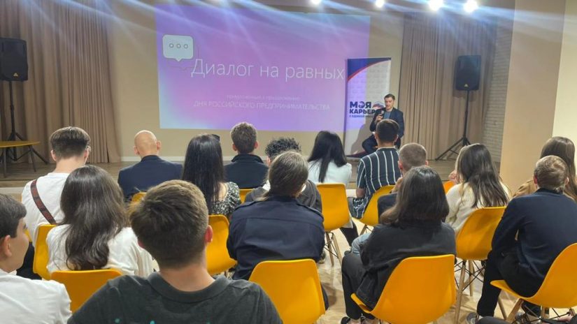 Александр Оробей принял участие в молодежном проекте «Диалог на равных»