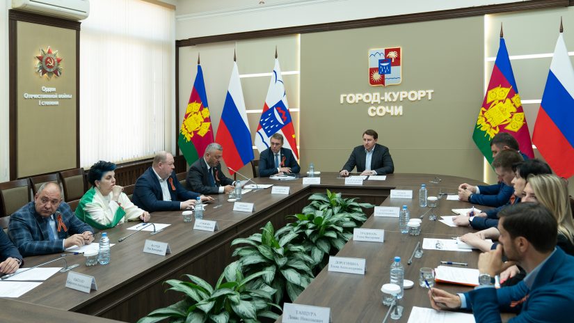 Глава Сочи Алексей Копайгородский провел рабочую встречу с территориальной депутатской группой Адлерского района