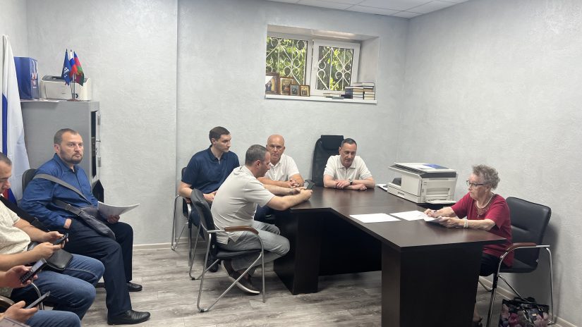 Депутаты избирательного округа «Макаренко» вместе с депутатом ЗСК провели встречу с жителями округа