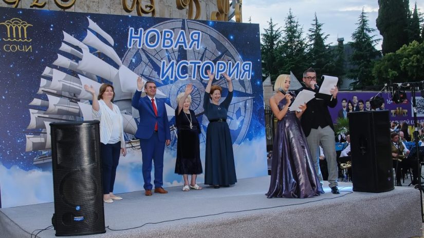 Поздравление сочинским выпускникам от председателя Городского Собрания Сочи Виктора Филонова