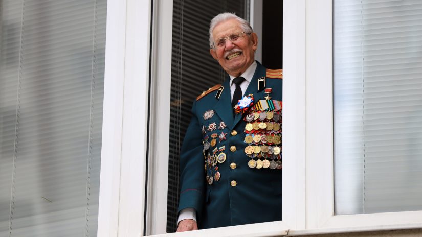 Сегодня свой день рождения празднует ветеран Великой Отечественной войны, Герой России, Почетный гражданин Сочи Павел Павлович Сюткин