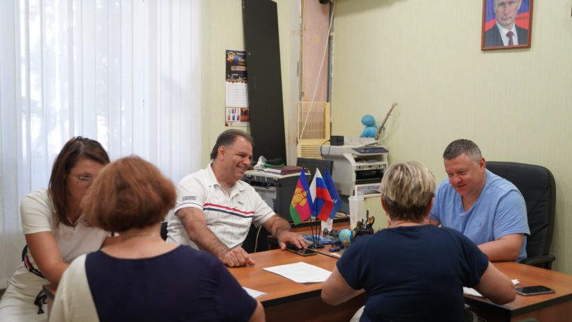 Владимир Елединов провёл приём граждан в ТОС «Хоста»