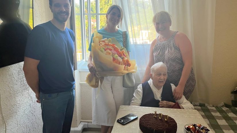 Елена Дорогинина и Денис Танцура поздравили со 100-летним юбилеем ветерана Великой Отечественной войны Зайттуну Шамсутдинову