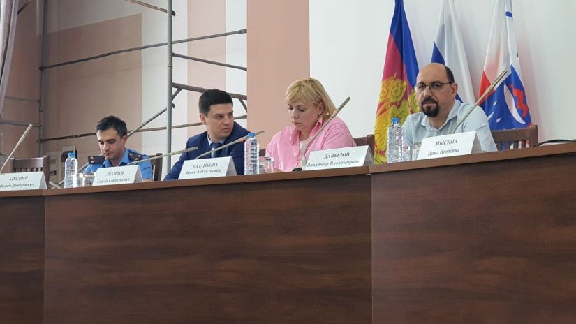 Инна Мысина и Владимир Давыдов приняли участие в сходе граждан микрорайона «Донской»