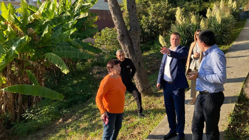 Депутат Илья Стопченко провел выездную встречу с жителями переулка Таллинский мкр. Лоо