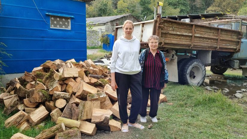 Илья Стопченко помог многодетной семье в закупке дров