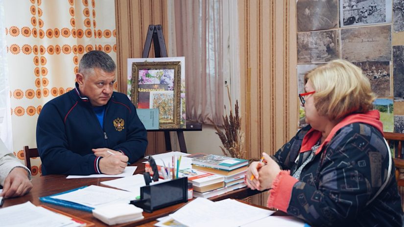 Владимир Елединов провел прием граждан в микрорайоне Малый Ахун