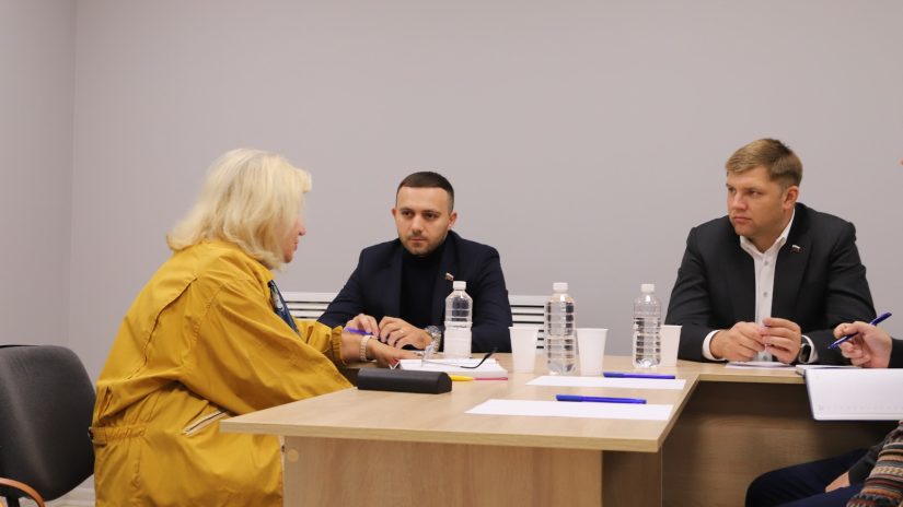 Денис Юрковский и Микаел Багманян провели прием жителей микрорайона «Завокзальный»