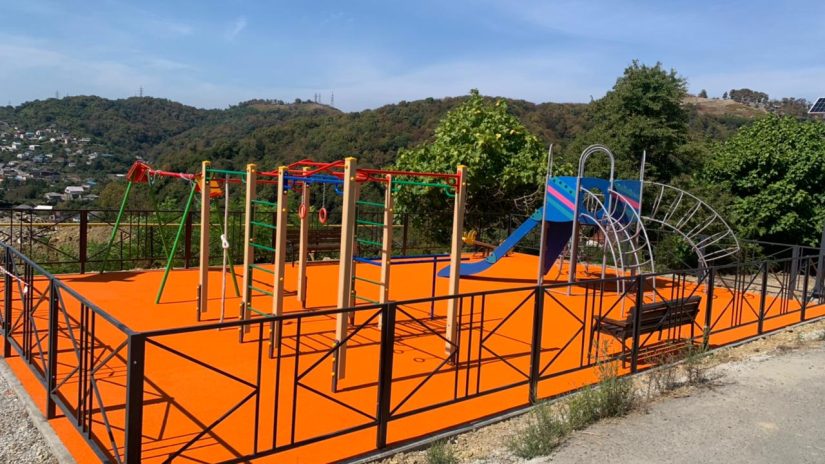 В Лазаревском районе в соответствии с поручениями граждан построены четыре новые детские площадки