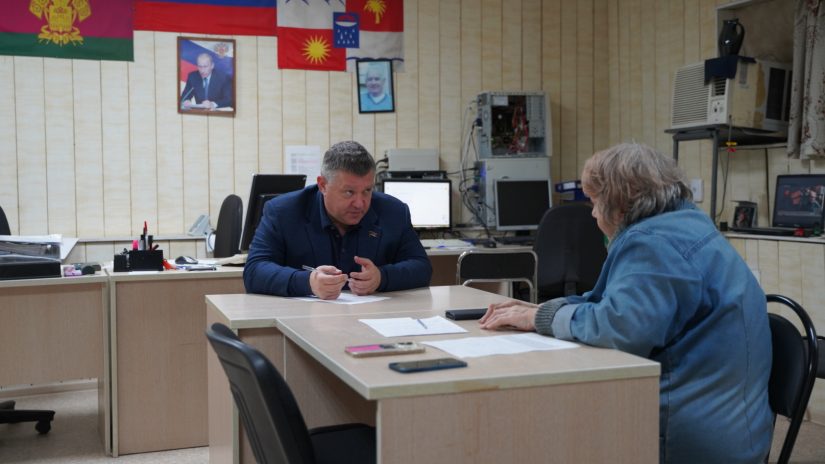 Владимир Елединов провёл плановый приём граждан в посёлке Кудепста
