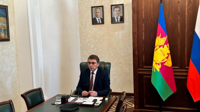 Председатель Горособрания Виктор Филонов принял участие в парламентских слушаниях Законодательного собрания края по законопроекту о бюджете края на очередную трехлетку.