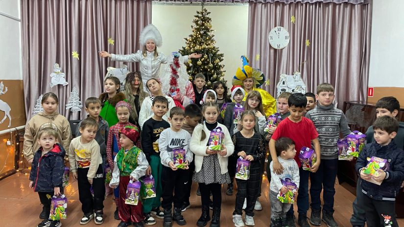 Депутат Городского Собрания Сочи Елена Дорогинина помогла провести Новогоднее представление для детей села Хлебороб