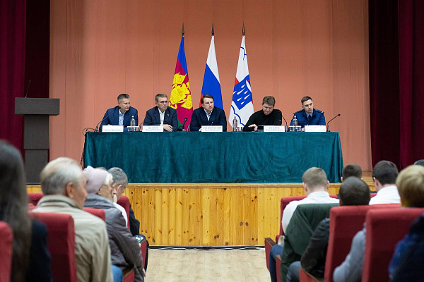 Председатель Горсобрания Виктор Филонов принял участие в сходе граждан поселка Дагомыс, который провёл глава Сочи Алексей Копайгородский